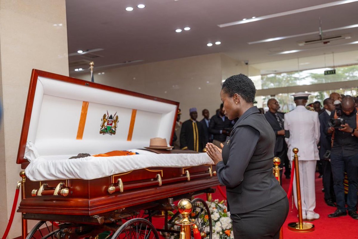 Kiongozi wetu, shujaa wetu.
Kenya loves you Baba. 
Rest in peace Jakom.