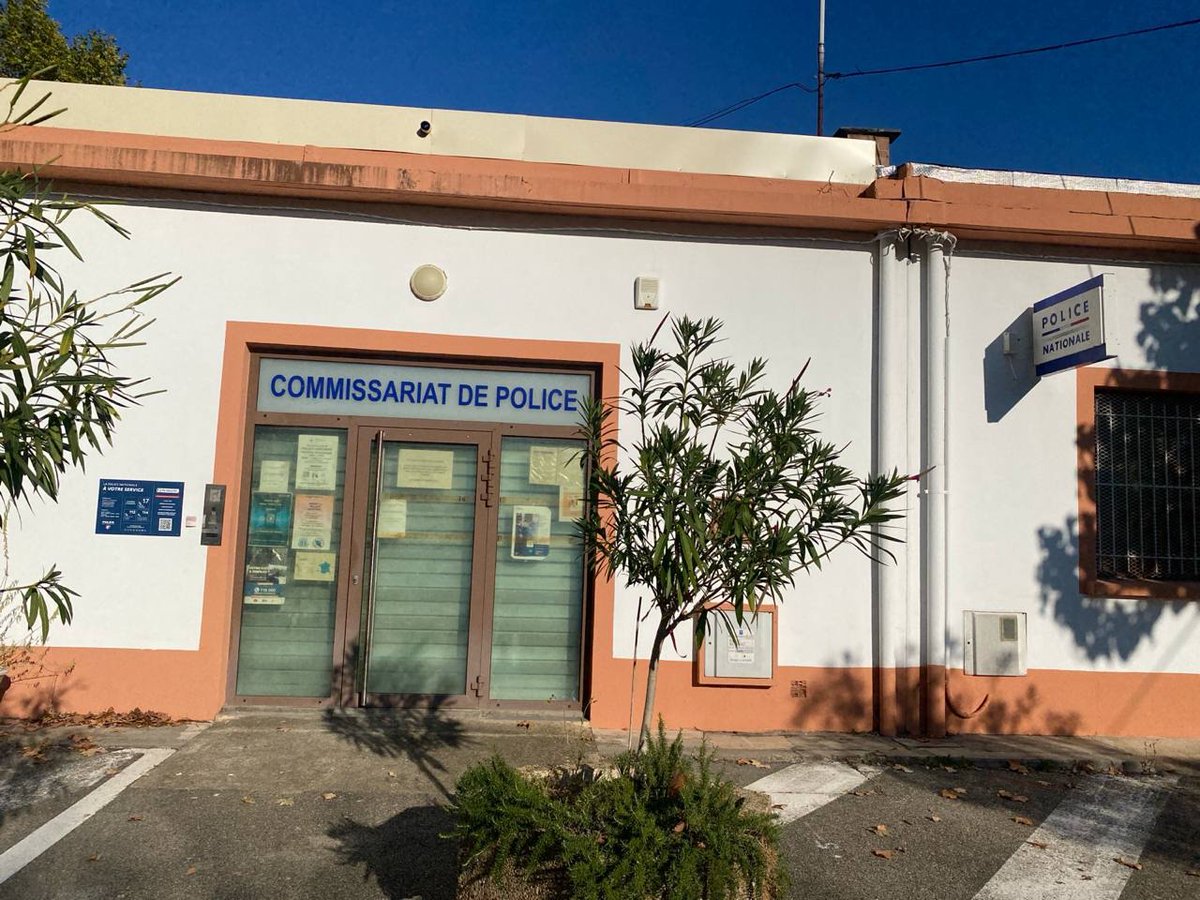 🔴S'il y en a un à qui on ne dit pas bravo, c'est bien <a href="/BrunoRetailleau/">Bruno Retailleau</a>!

Une pancarte illisible indique que le Commissariat de Montfavet est fermé jusqu'à lundi par manque d'agents.

Triste bilan de celui qui avait rejoint le gouvernement pour remettre de la sécurité en France.