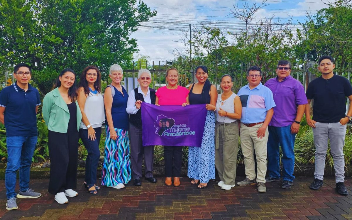 Una delegación de la Red de Mujeres Amazónicas, en coordinación con funcionarios de la Secretaría Técnica Amazónica, instaló la mesa de trabajo para la evaluación y actualización del Plan Integral para la Amazonía (PIA).