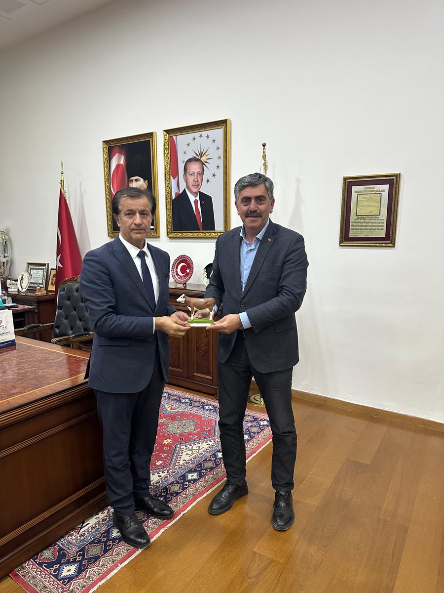 Ardahan Üniversitesi (@ardahanuniresmi) on Twitter photo Ardahan Damızlık Sığır Yetiştiricileri Birliği Başkanı Yunus Baydar Rektörümüzü Ziyaret Etti
Haber Detay; ardahan.edu.tr/duyuru-haber.a…
<a href="/EmirogluOzturk/">Prof. Dr. Öztürk Emiroğlu</a>
#ArdahanÜniversitesi #ARÜ #BilgiGüçtür Ardahan Damızlık Sığır Yetiştiricileri Birliği Başkanı Yunus Baydar Rektörümüzü Ziyaret Etti
Haber Detay; ardahan.edu.tr/duyuru-haber.a…
<a href="/EmirogluOzturk/">Prof. Dr. Öztürk Emiroğlu</a>
#ArdahanÜniversitesi #ARÜ #BilgiGüçtür