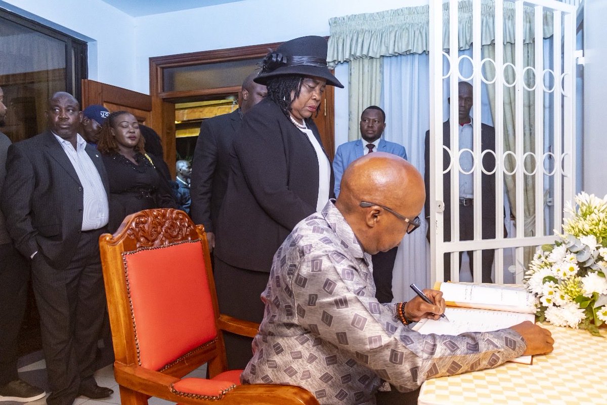 JimiWanjigi's tweet image. This evening, I had the opportunity to condole with Mama Ida Odinga and the Odinga family at their home in Karen.

Raila was an architect of our democracy, a voice for the voiceless, and a man who understood that true leadership means building bridges and serving the people. His…