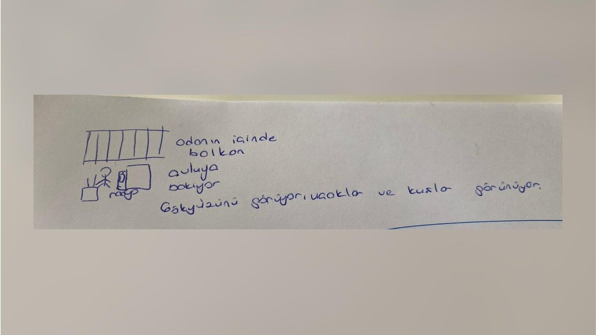 ✍️“Odanın içindeki ‘balkon’ avluya bakıyor. Gökyüzü görünüyor. Uçaklar ve kuşlar görünüyor. Ben anladım ki özgürlük böyle bir şeymiş galiba.”

◾️Bugüne kadar evden çıkması, pazara çıkması, ekmek almaya bile gitmesi suç olan bir kadın şu anlık özgürlüğü avluya bakan camında buldu.