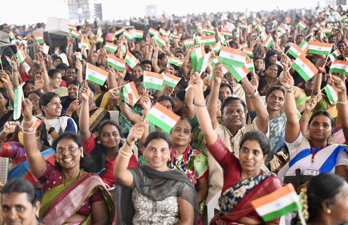 Narendra Modi (@narendramodi) on Twitter photo కర్నూలులో ప్రజల ఉత్సాహం అసాధారణం! ఈరోజు ప్రారంభించిన అభివృద్ధి పనుల పట్ల ప్రజలు ఎంతో సంతోషంగా ఉన్నారు. కర్నూలులో ప్రజల ఉత్సాహం అసాధారణం! ఈరోజు ప్రారంభించిన అభివృద్ధి పనుల పట్ల ప్రజలు ఎంతో సంతోషంగా ఉన్నారు.