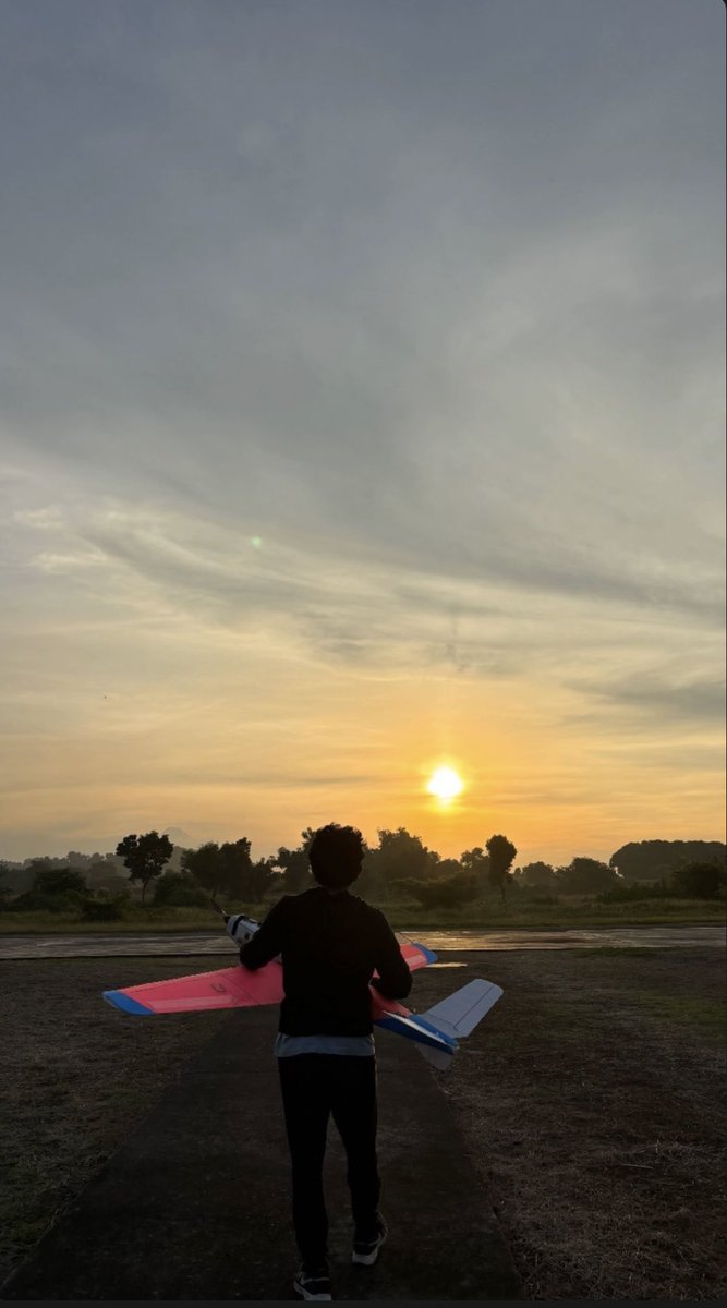 summerof25th's tweet photo. Happy birthday capt, Enjoy your 21st flight. Secure that FW LELA trophies✨✨✨

#21derfulWithNicholasEvan
#HappyBirthdayNicholasEvan https://t.co/JCR72NLmSR