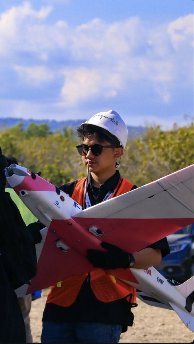 summerof25th's tweet photo. Happy birthday capt, Enjoy your 21st flight. Secure that FW LELA trophies✨✨✨

#21derfulWithNicholasEvan
#HappyBirthdayNicholasEvan https://t.co/JCR72NLmSR