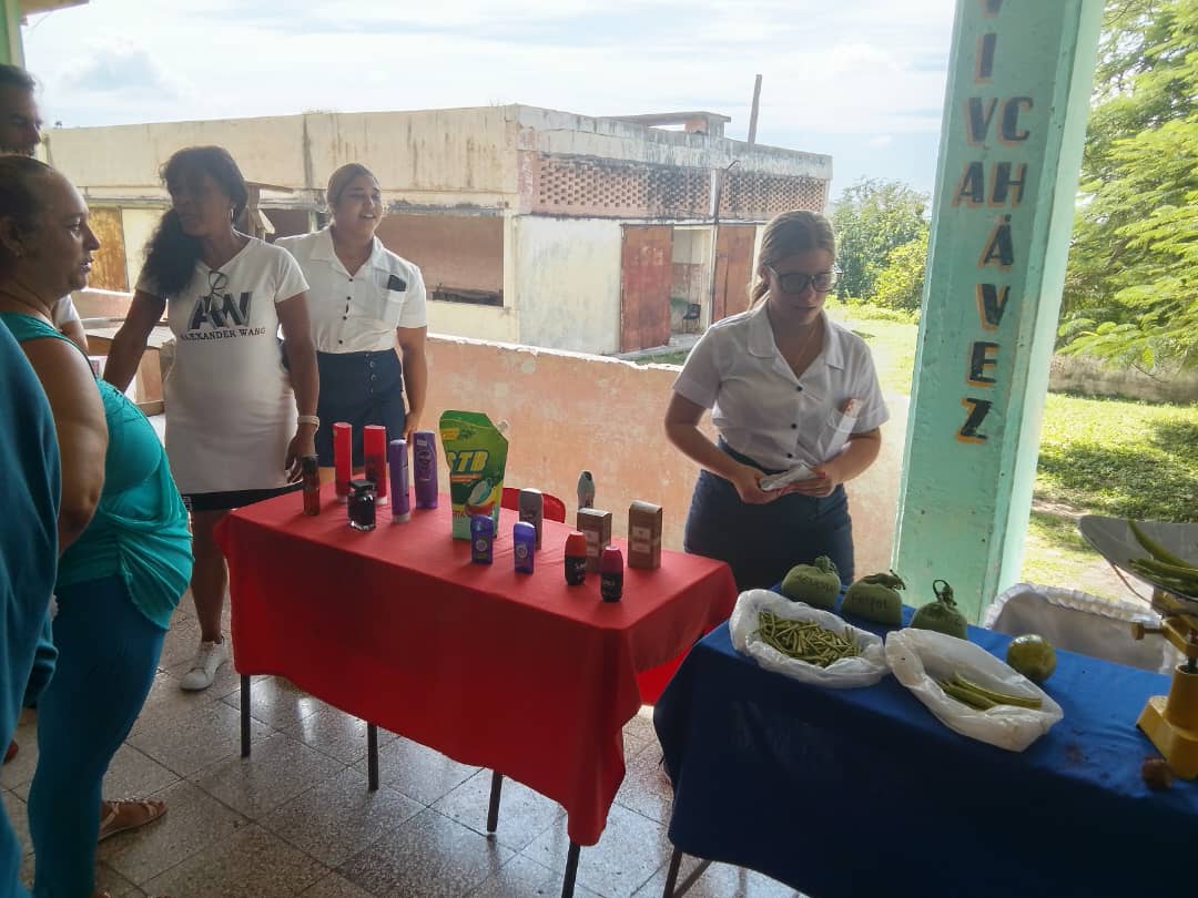Juankht76's tweet photo. En saludo al Día Mundial de la Alimentación, #EducaciónBanes se sumó con entusiasmo a la Jornada de Alimentación Saludable. Gracias al esfuerzo conjunto de instituciones, promotores de salud y comunidad #DíaMundialDeLaAlimentación #MINED #PorBanesSiempre #AlimentaciónSaludable https://t.co/XFJknsiABL