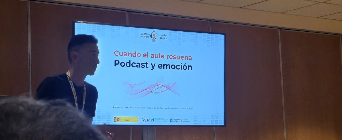 Seguimos nuestra formación. Esta tarde asistimos a magníficos talleres en el que nos hablan de la parte emocional de un podcast.  #CongresoRadioEscolar <a href="/educaINTEF/">Educación INTEF</a> <a href="/educacyl/">Educación JCyL</a>