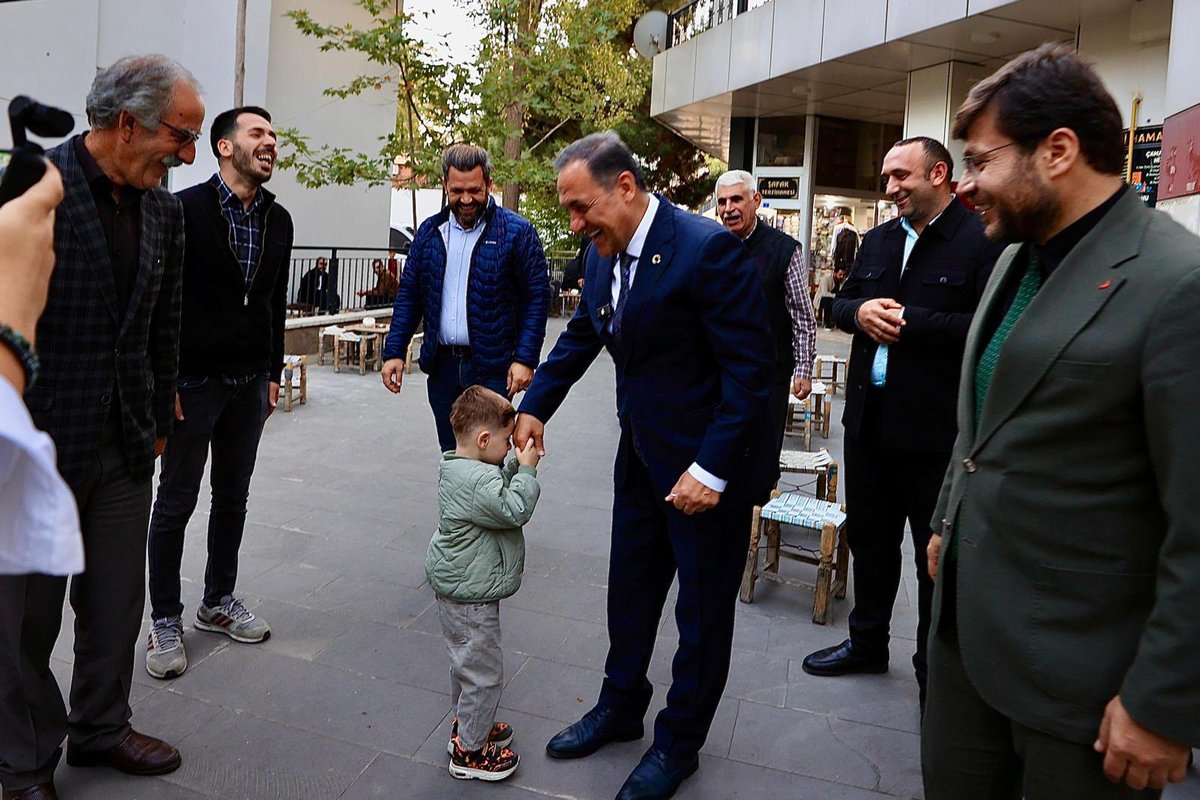 ahusta07's tweet photo. Esnafımızın tatlı oğlu Ahmet Arif  ile seviyeli ve soğuk başlayan ilişkimiz daha sonra sıcak bir beraberliğe dönüştü. Rabbim nazardan saklasın. https://t.co/A84WAGsaMA