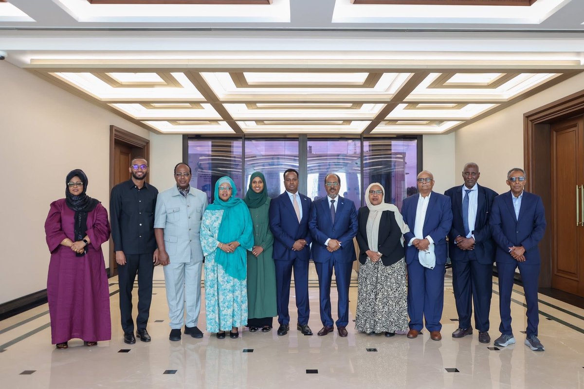 President Hassan Sheikh Mohamud received new representatives elected to the East African Legislative Assembly (EALA) at the Villa Somalia Presidential Palace.