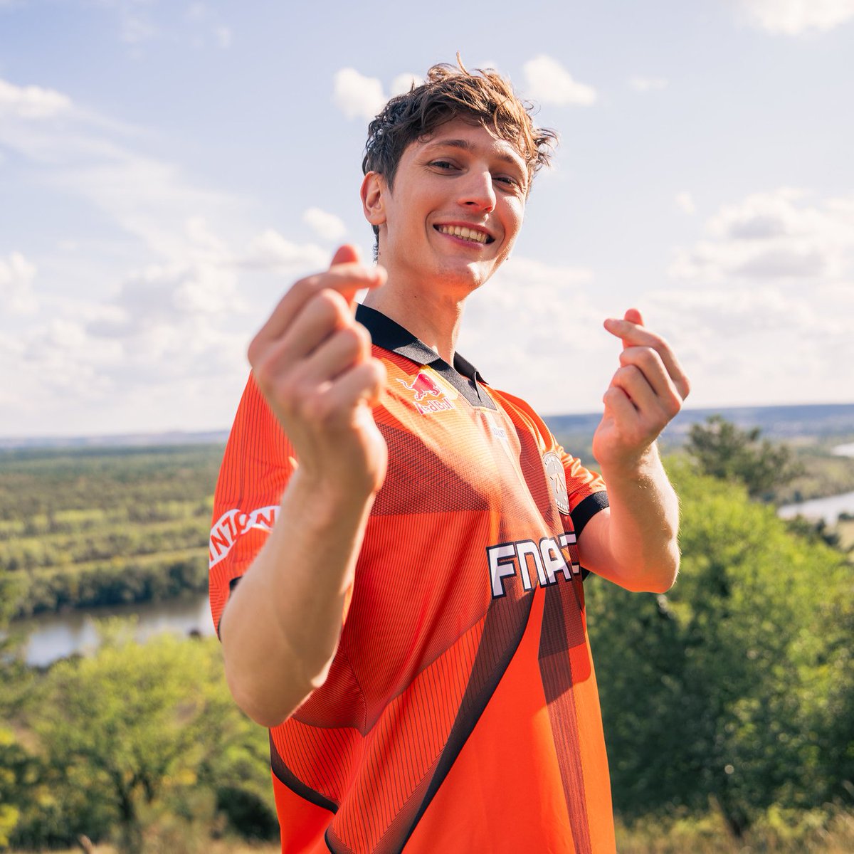 Lembo006's tweet image. LEAK: @OfficialBoaster, jugador de @FNATIC, ha renovado con el club para la temporada de 2026 de #VCTEMEA
Reporte de @anonimotum confirmando la permanencia del IGL y capitán de FNATIC, este será su sexto año compitiendo con el club. ¿Qué os parece la decisión? 🤔