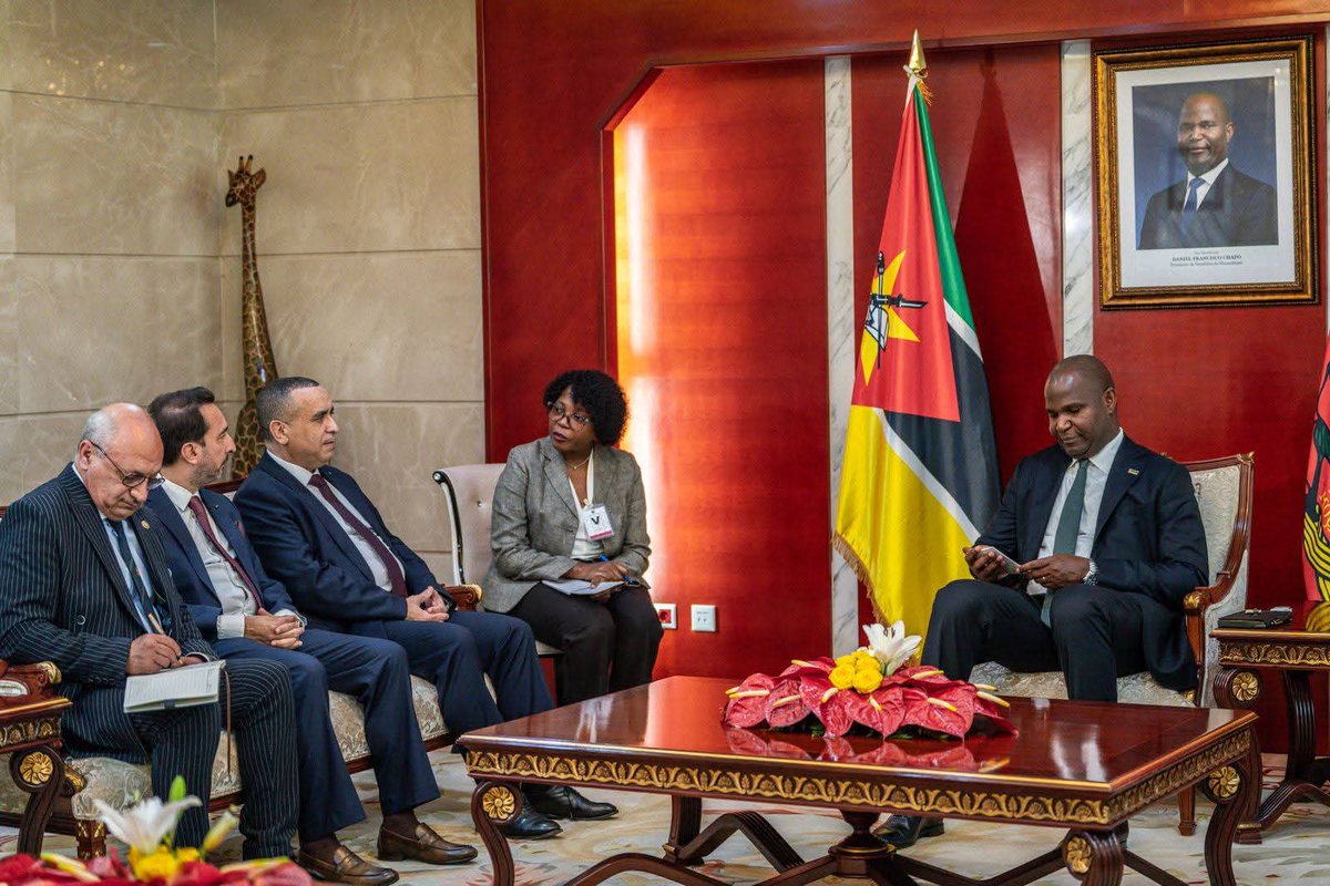 Ambalgmaputo's tweet image. حظي الدكتور مراد عجال، وزير الطاقة والطاقات المتجدّدة، اليوم الأربعاء15 أكتوبر 2025، و خلال اليوم الثاني من برنامج زيارة عمل التي يقودها إلى  مدينة مابوتو عاصمة موزمبيق، باستقبال خاص من السيد دانيال فرانسيسكو تشابو، رئيس جمهورية موزمبيق.