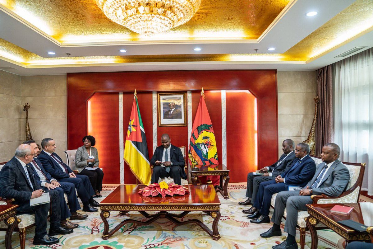 Ambalgmaputo's tweet image. حظي الدكتور مراد عجال، وزير الطاقة والطاقات المتجدّدة، اليوم الأربعاء15 أكتوبر 2025، و خلال اليوم الثاني من برنامج زيارة عمل التي يقودها إلى  مدينة مابوتو عاصمة موزمبيق، باستقبال خاص من السيد دانيال فرانسيسكو تشابو، رئيس جمهورية موزمبيق.