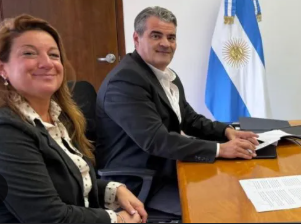 tucba's tweet photo. COIMA EN EL ANSES: el titular Fernando Bearzi y su segunda Paula Amor, más 20 funcionarios dl organismo fueron denunciados x direccionamiento d contratos y conformación d una red con fines d enriquecimiento personal. G. Palacios, D. Palma Beltrán, L. Abba, J. López; entre otros. https://t.co/nUA3iwyzdp