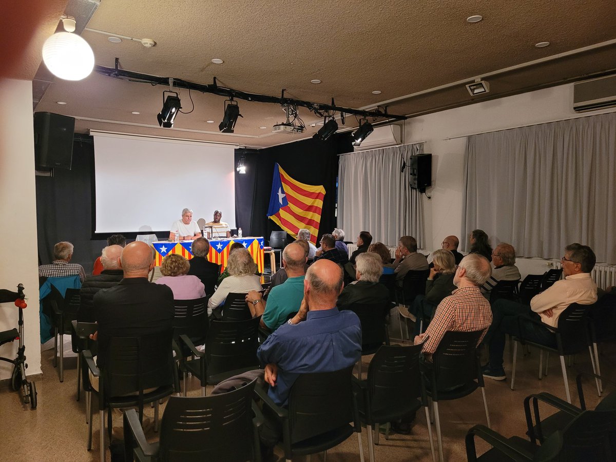 dempeusXindepe's tweet image. 🔴🔴🔴
Dempeus a Sant Cugat!!!

Gràcies als assistents!!

Rebel·lem-nos!!!
Dempeusperlaindependencia.cat