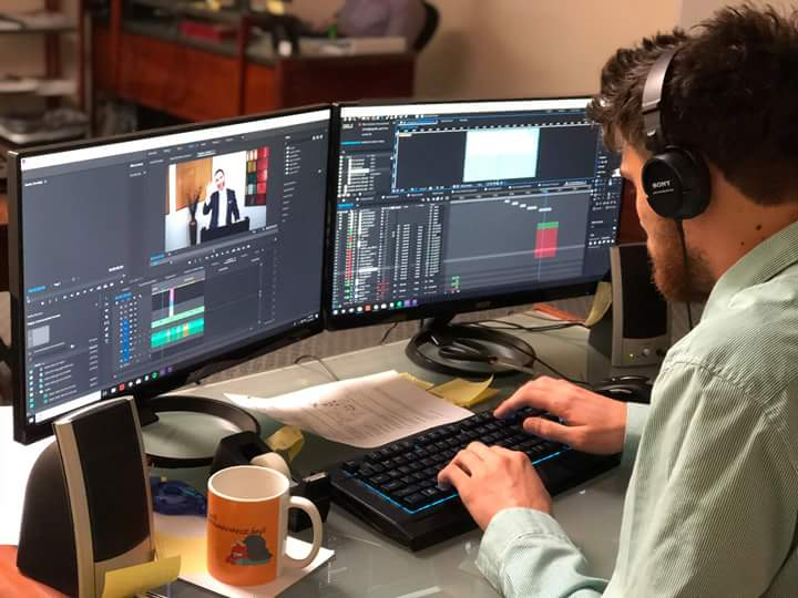 AshiritoLife's tweet photo. Vtubers Vs Mi Trabajo

Yo en mi caso no tengo un empleo formal como tal, así que por ahora trabajo como Editor de Video.

¿si cuenta como trabajo, verdad? https://t.co/vvQfTCvSSB