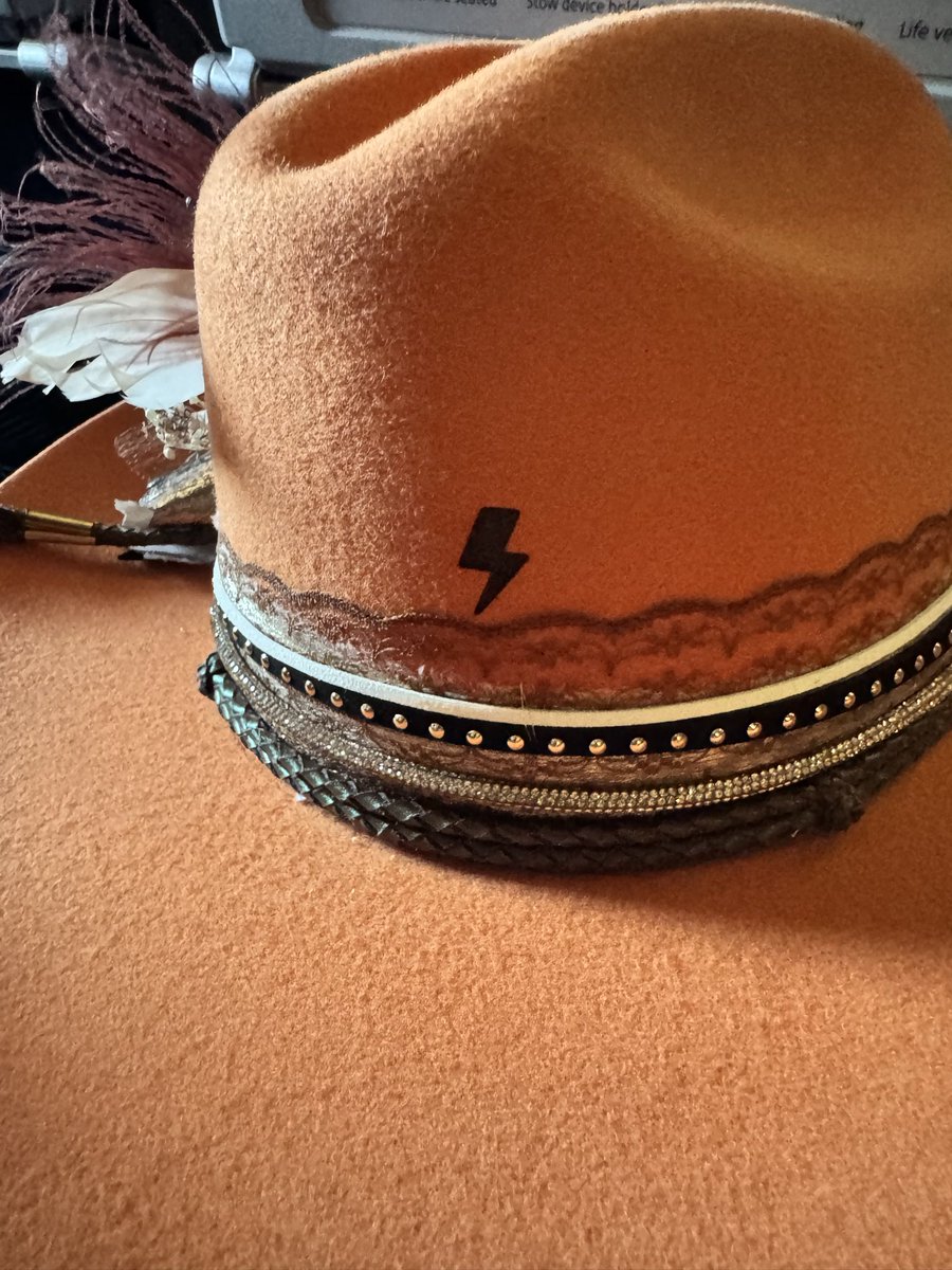 Signal. ⚡️
<a href="/tiffany_varty/">Tiffany Noelle</a> and <a href="/NatalieVarty/">Natalie Nicole</a> ready to represent <a href="/bitcoinalphaorg/">Bitcoin Alpha</a>!