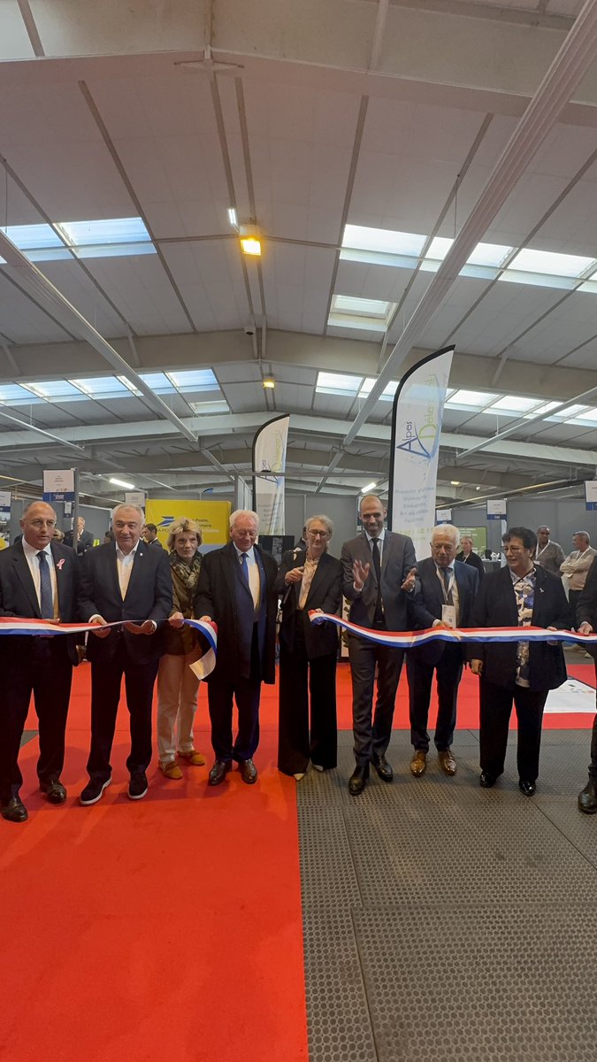 Comme chaque année aux côtés de mes collègues pour le salon annuel des maires du 04. 

La Région Sud est devenue sous l’impulsion de <a href="/RenaudMuselier/">Renaud Muselier</a> le partenaire privilégié des maires.

📆 Rendez-vous pour la convention régionale des maires le 27/11 à Aix! 

#maires #regionsud