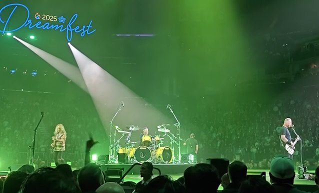 BLABBERMOUTHNET's tweet image. Watch: METALLICA Performs At San Francisco's 'Dreamfest' Benefit Concert blabbermouth.net/news/watch-met…