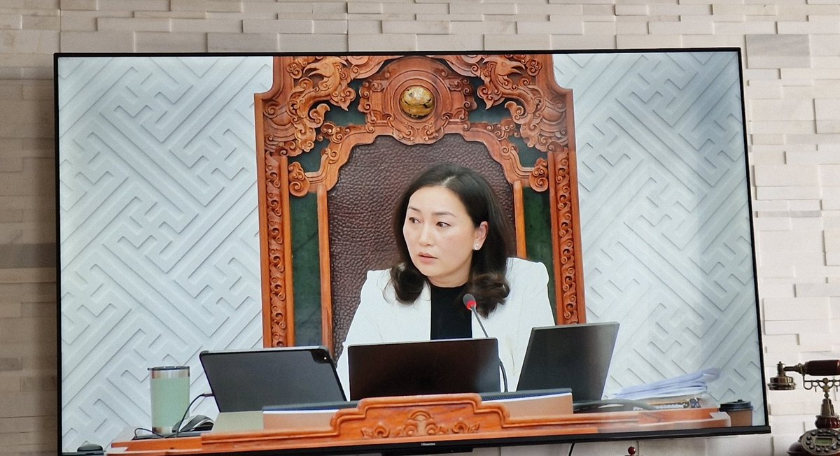 Гэмгүй төрхтэй боловсролын ард нуугдсан адгийн тийрэн байжээ