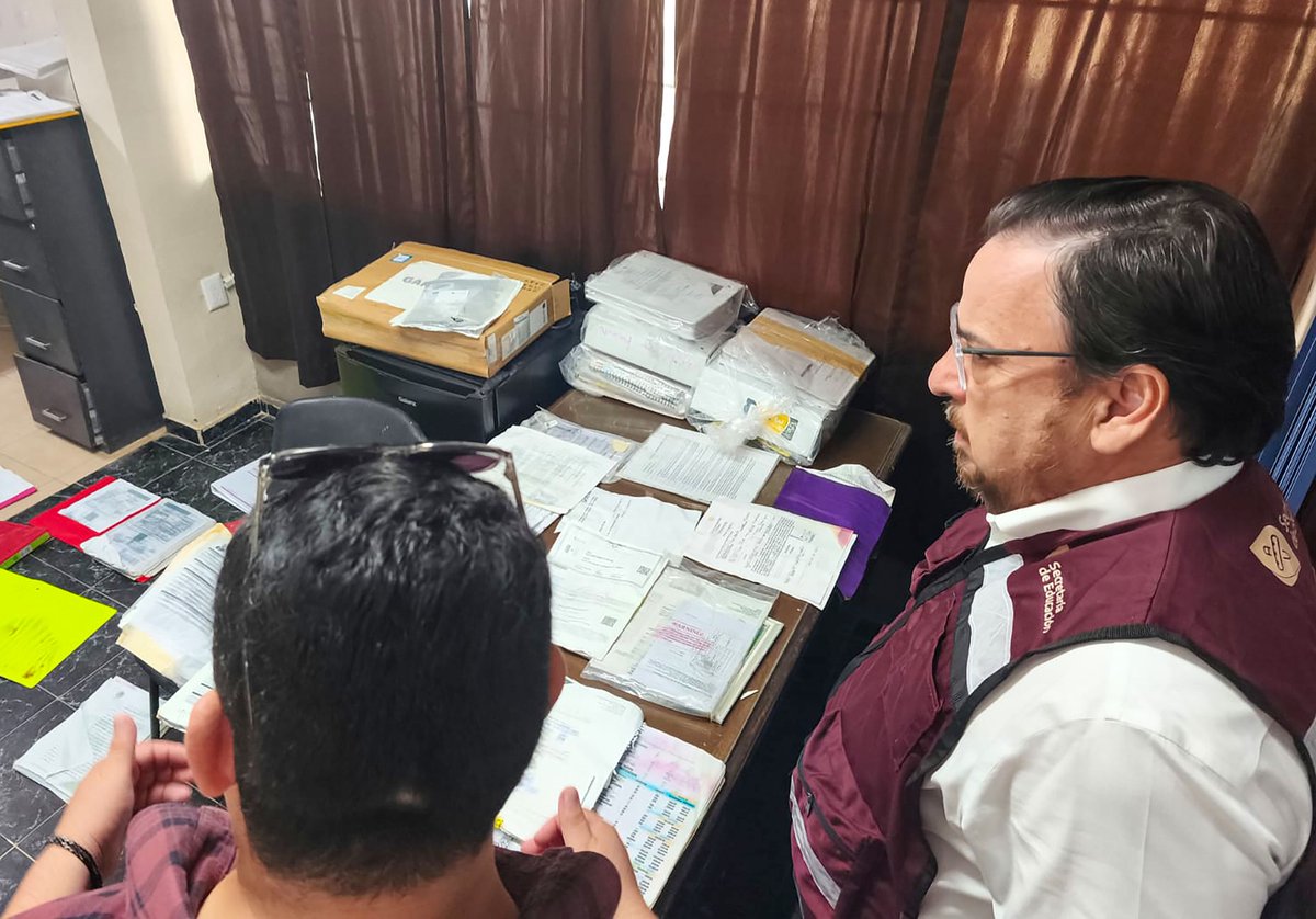 En #CiudadMadero, el secretario de Educación de Tamaulipas, Miguel Ángel Valdez García, visitó la escuela primaria “Adolfo López Mateos”, acompañado del supervisor Luis Felipe Alvarado y del director del plantel, Mtro. Héctor Ricardo López Jiménez,
