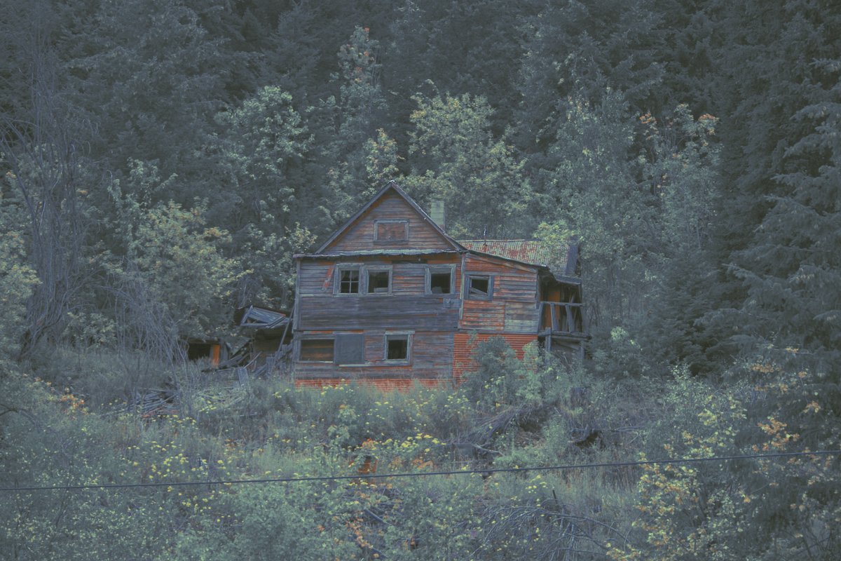 SummrsGone's tweet photo. Photos from a town hidden in the mountains https://t.co/aHN1jIfUDJ