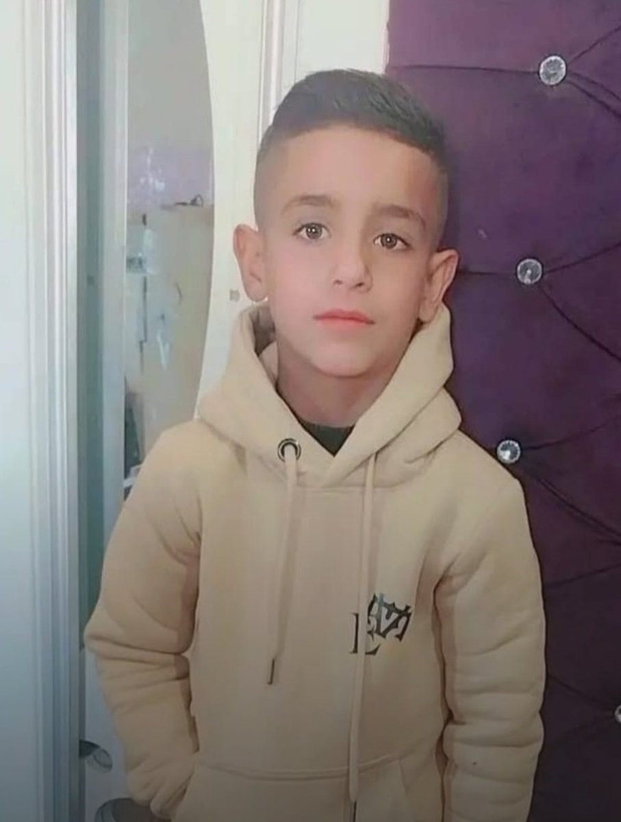 לא בעזה, אלא בחברון. ילד בן 11, מוחמד בהג'ת אל-חלאק, נורה עכשיו למוות על ידי חיילי צה"ל. בזמן ששיחק כדורגל. ילד בן 11. איך זה מציאות ששר להסכים איתה? איך מישהו חושב שזה קשור לביטחון?

בעזה אולי יש הפסקת אש אבל הכיבוש והמציאות האלימה ממשיכה.