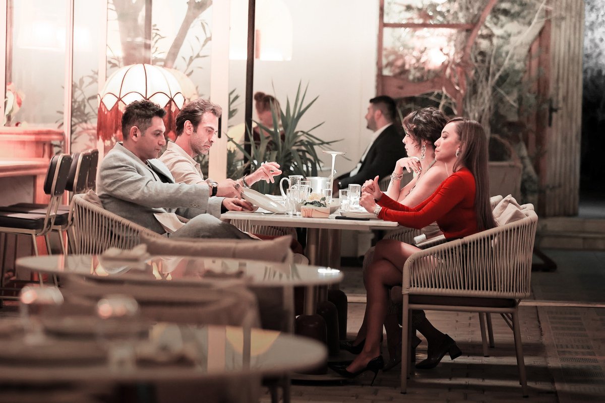 #benleman; ben, en yakın arkadaşım, kocam ve kocamı aldatığım en yakın arkadaşımın kocası biz çok mutlu bir aileyiz.