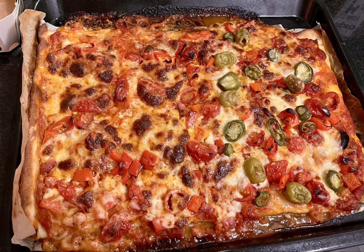 catalyna_me's tweet image. #PizzaThursday mit @Irdarian \o/