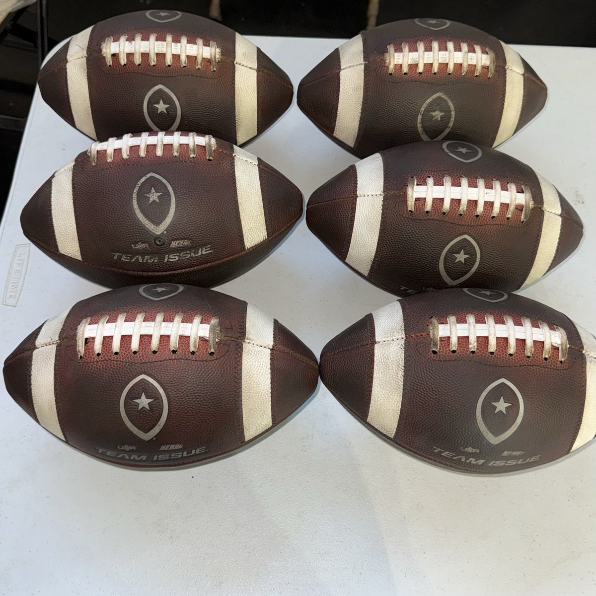 CoachJones2010's tweet image. Huge thanks to @PrecisePrep25 for getting our game balls prepped for tonight.