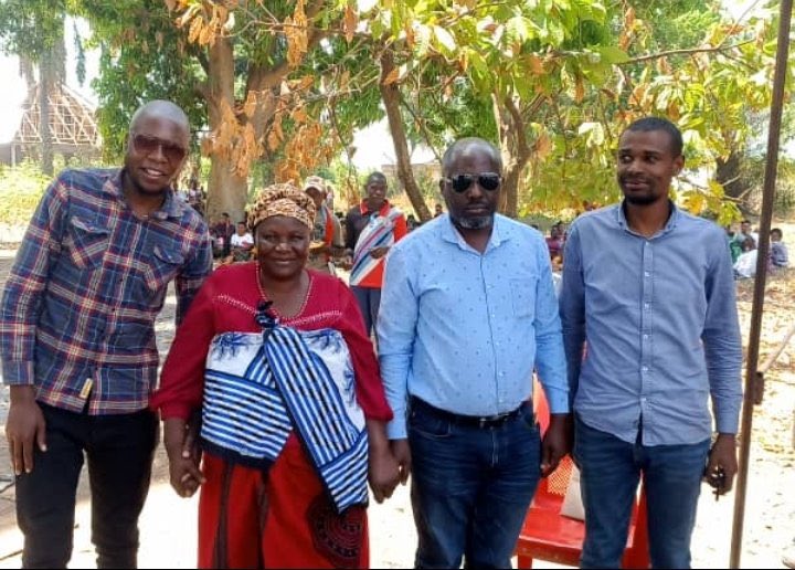 JumaAbdukarim's tweet image. Kaka @mdudenyagali sisi ndugu zako tunaendelea kutafuta. Haki zako usiku na mchana na kamwe hatutakubali haki zako ziporwe na watawala haramu. Kiongozi wetu @Mwabuk2Boniface  ameendelea na jitihada za mapambano Mpaka kieleweke dhamira yetu ni nchi ya haki.