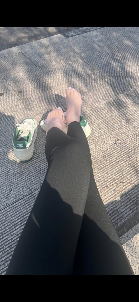 ADAVID16's tweet image. 喜欢分两种，一种喜欢上人家，一种喜欢人家