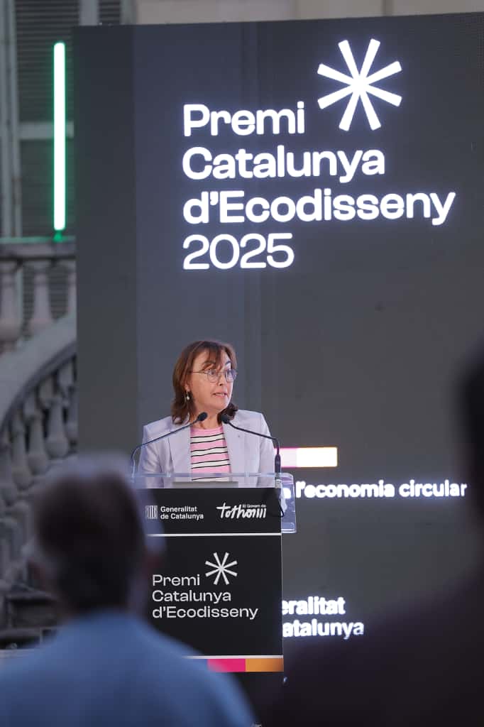 transicioeco's tweet image. 🏆 Avui hem lliurat els guardons del Premi Catalunya d’Ecodisseny 2025.

♻️ Premien productes en el mercat i en desenvolupament que integren en el seu disseny consideracions per millorar-ne el comportament ambiental al llarg del cicle de vida.

🗣️ #Consellera @SilviaPaneque :…