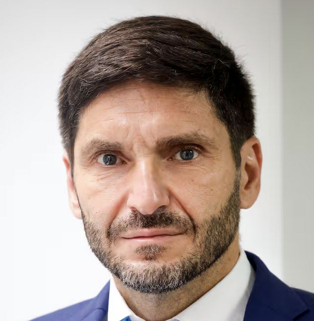 PregoneroL's tweet photo. queremos sacar los planes y retenciones sin desmantelar el Estado y con la gente adentro
queremos convertir al pais en una potencia industrial pero cerrados al mundo y sin competir
queremos que se termine la motosierra, aumentar el gasto público para mucha obra pública y bajar impuestos
queremos platita en el bolsillo de la gente y que se termine la inflación
no queremos soluciones mágicas y por eso te proponemos magia pura sin explicarte como vamos a hacer todo lo de arriba