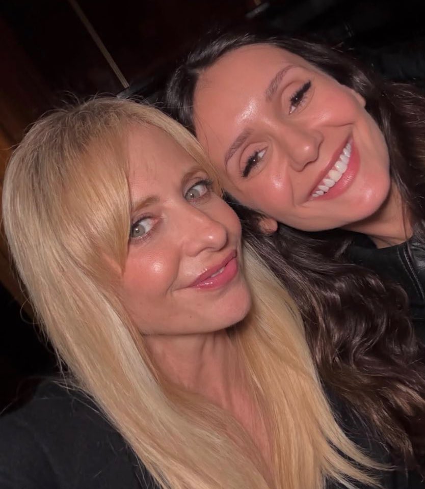 retrocvnty's tweet image. Buffy Summers and Elena Gilbert just casually hanging out