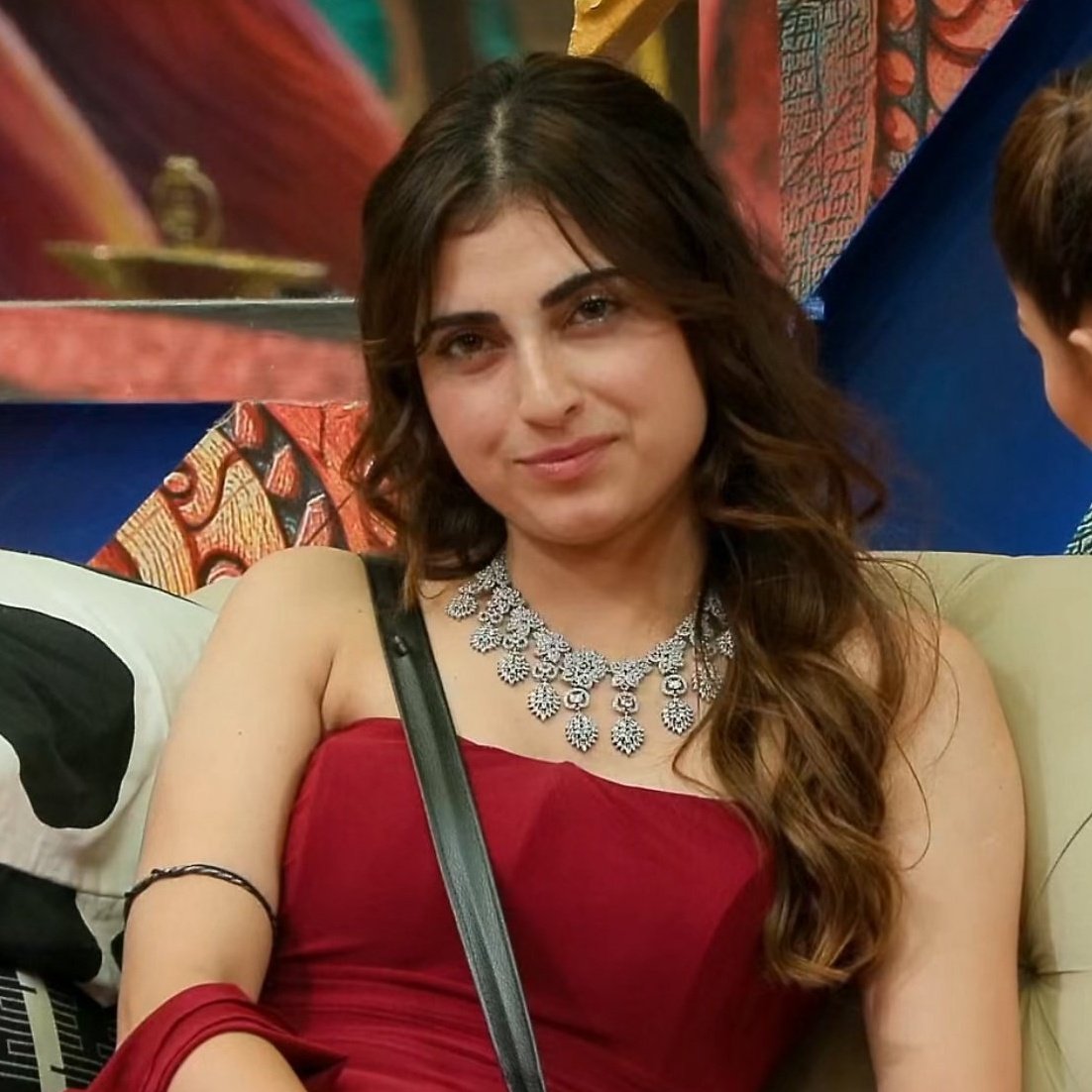 chaoticriaa_'s tweet image. Amaal Malik has hit a new low. Abusing someone and their family over a task, that too on national television? He deserves all the hate he’s getting.
But the way Farhana stayed calm and strong through it all… more power to my girl 🫶
#BiggBoss19 #Farhanabhat