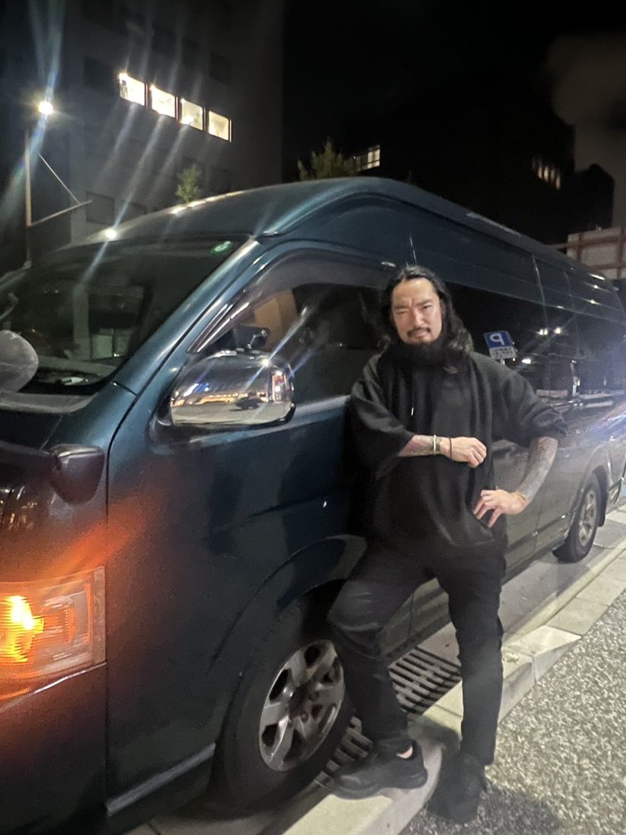 機材車のタイヤバーストしたけどレッカーからの奇跡の復活を遂げて無事福岡到着

ちなみに2枚目の写真は助手席完封したTJ
(1秒も運転してない)