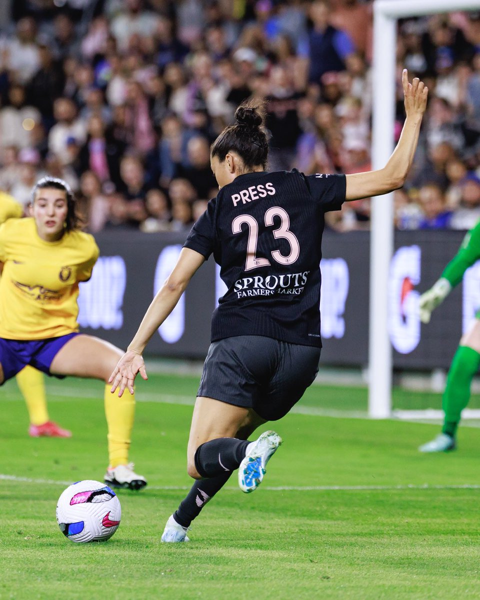 weareangelcity's tweet image. Cheers to leaving the game better than you found it, @ChristenPress 🖤

Join us this Sunday for Christen’s final home match to help us honor her amazing career!