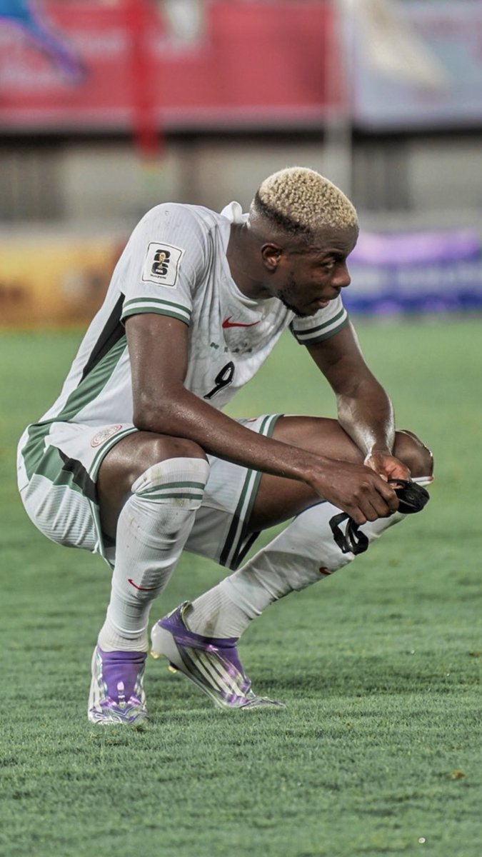 olisaemeka_G's tweet image. Thank you @victorosimhen9 for gifting me your Hattrick Boot.
🙌🏾🙌🏾