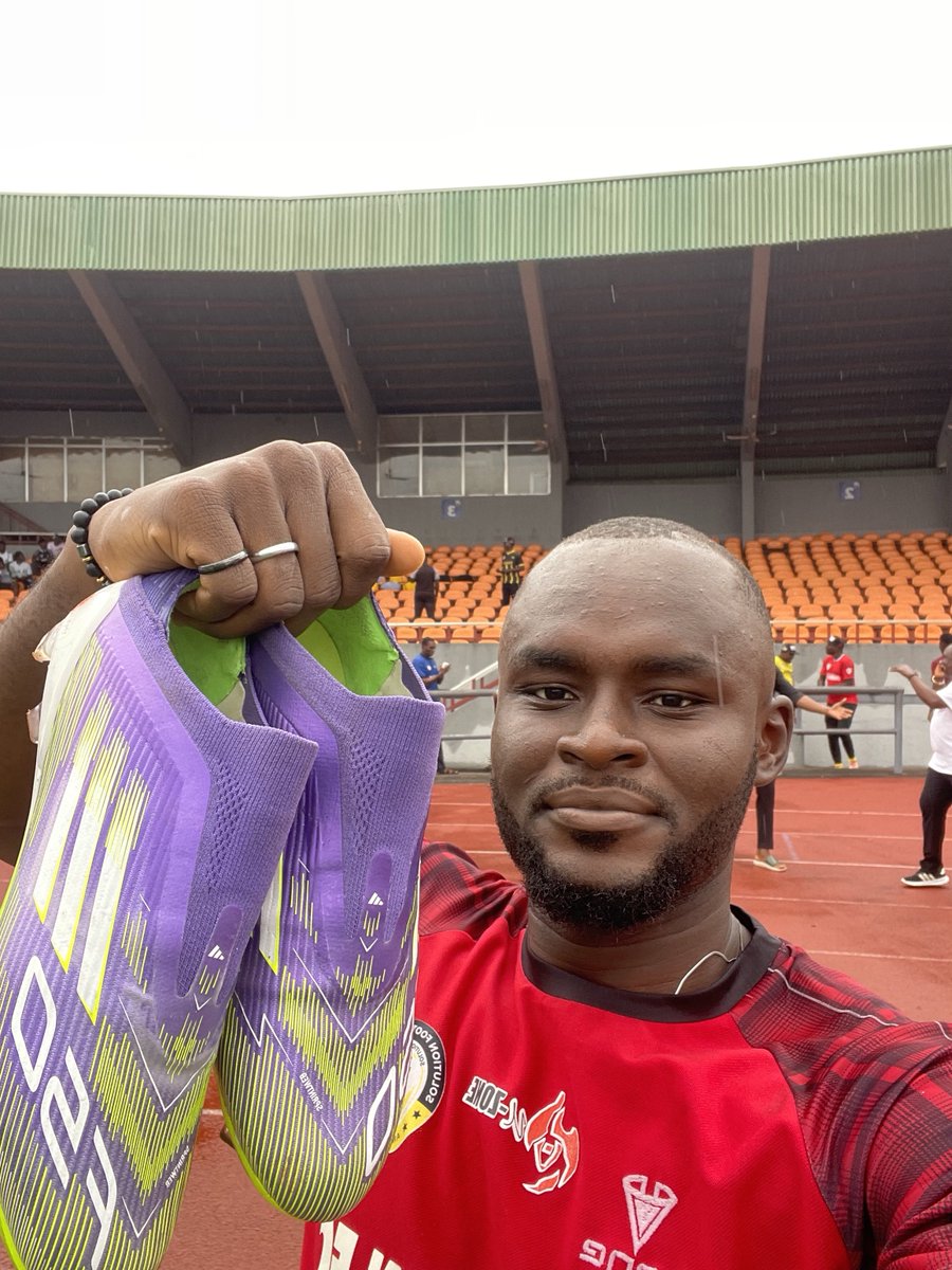 olisaemeka_G's tweet image. Thank you @victorosimhen9 for gifting me your Hattrick Boot.
🙌🏾🙌🏾