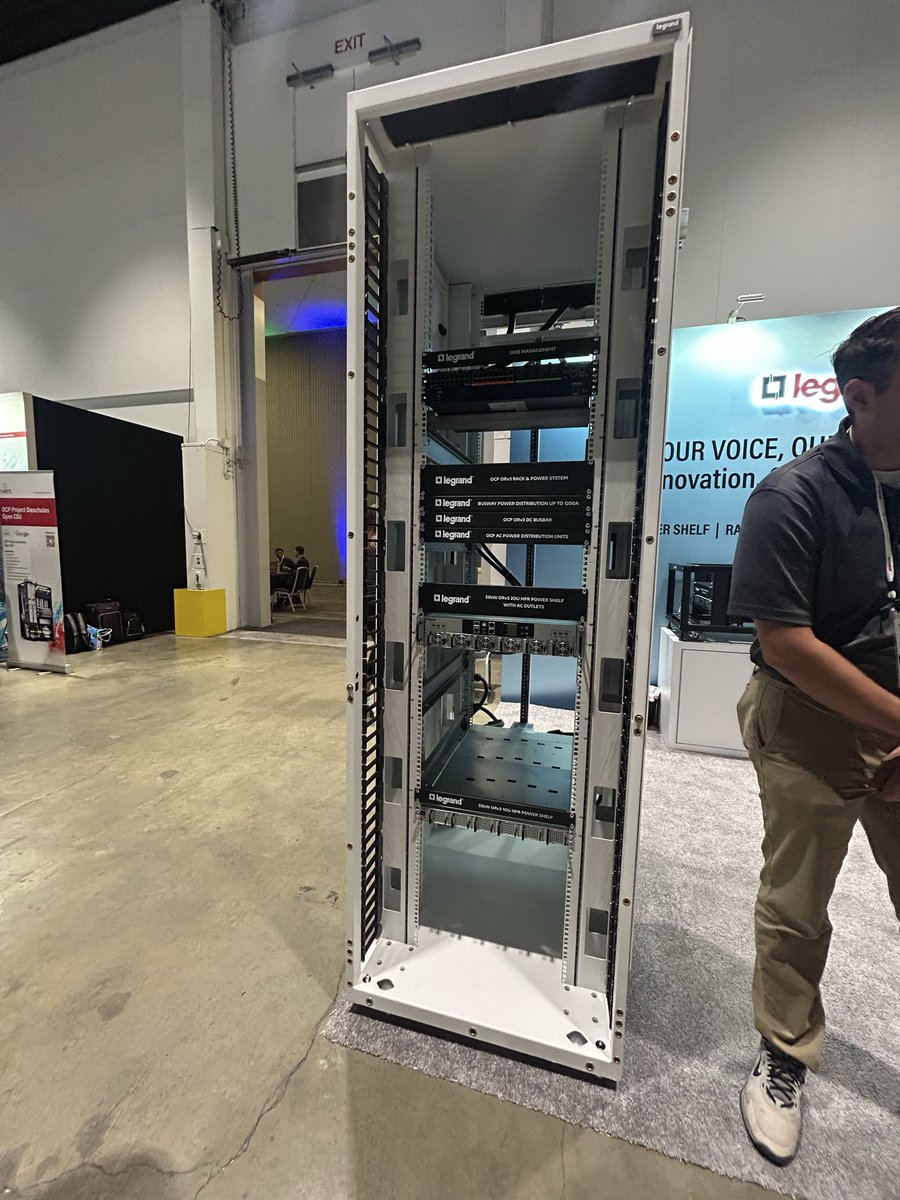 StanTechAddict's tweet image. OCP MGX (NVL72) compatible rack from LeGrand 🇫🇷