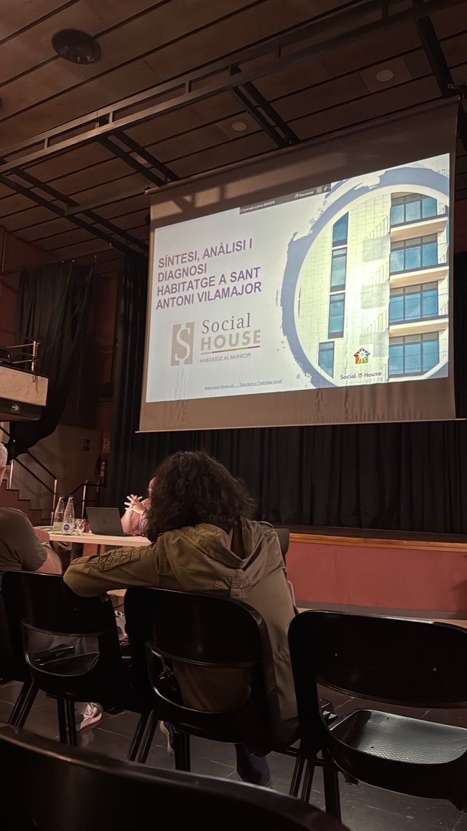 Som a la presentació de l’Anàlisi i Diagnosi de l’Habitatge a <a href="/savilamajor_cat/">Ajuntament SAV</a>. La problemàtica de l’habitatge s’ha de resoldre des del consens, la participació i l’escolta activa i ha de tenir una mirada llarga.
