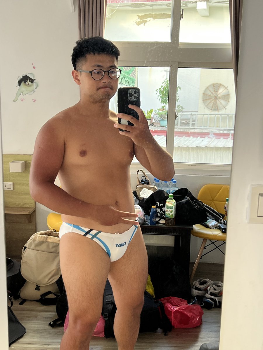 好像可以在高雄遊行前一天
先去個小琉球玩耍一下？