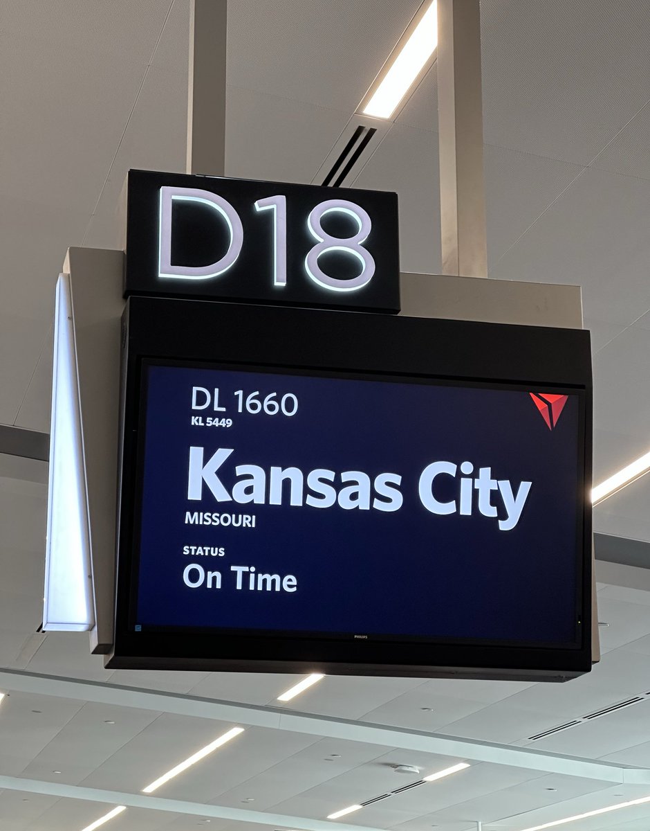 Embarcando hacia Kansas City.

El típico jueves que se complica.

🏈🏈🏈🏈🏈