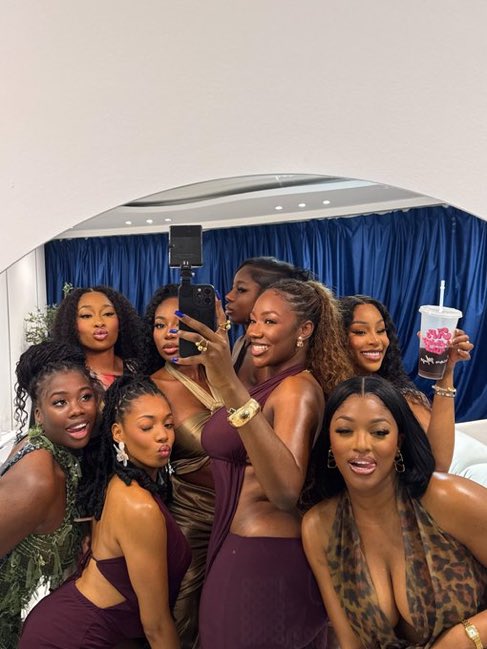 Black is beautiful 🖤 👑