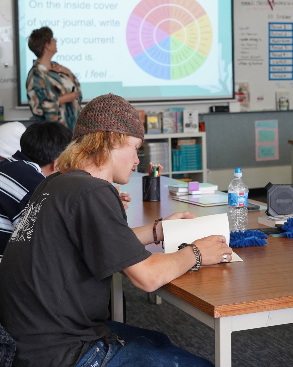 Back Bay High School students are learning that success starts with self-care. 🌿 Their new Wellspace offers a bright, calming retreat for students to practice mindfulness, journaling, and relaxation. bit.ly/43nexw2 @chocfoundation @ocdeptofed @caloptima #NMUSD