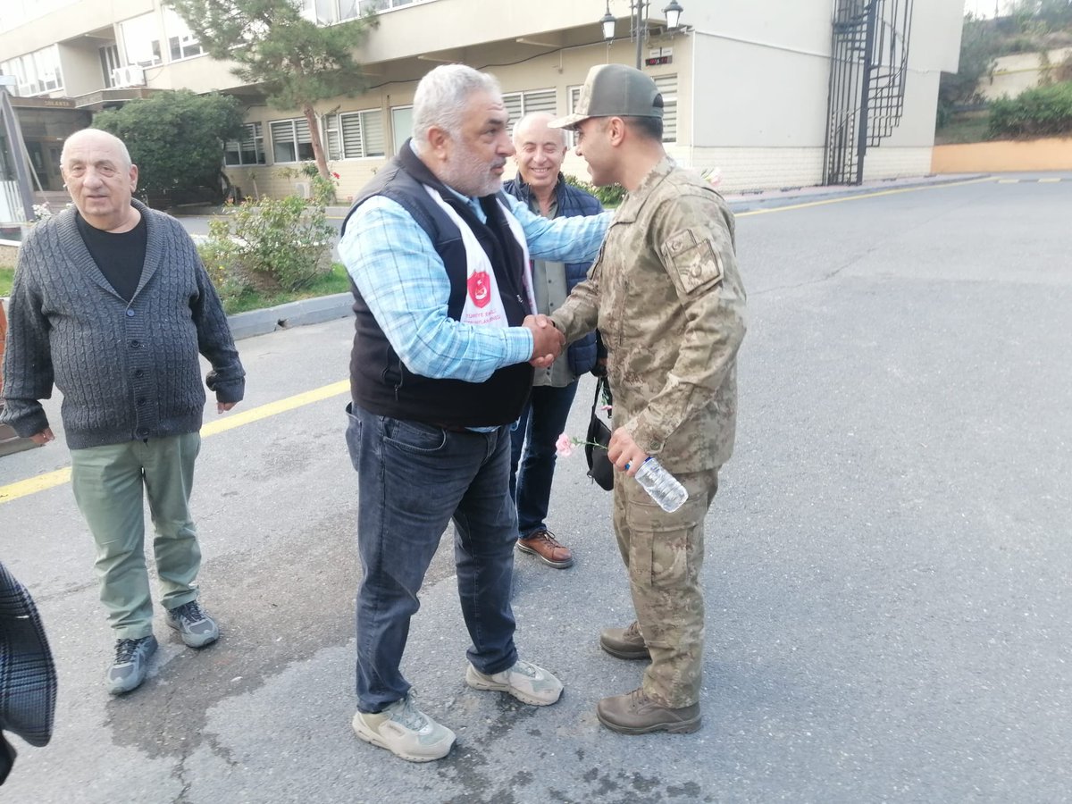Kadıköy Temad, genç Astsubaylara başarılar dileyerek 17 Ekim Dünya Astsubaylar gününü kutladı.