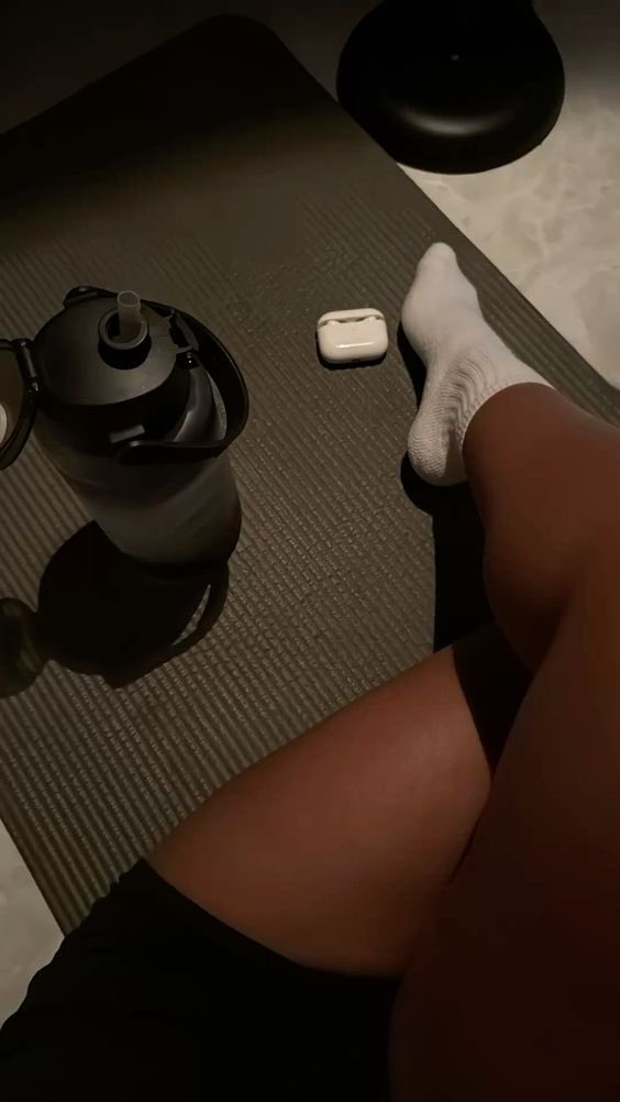 Bin grade im gym wer meine Aufmerksamkeit will soll in meinen dms mit Tribut anfangen 

#socken #Geldherrin #Zahlsklave #füße #godess #dominant #fetische #paypig