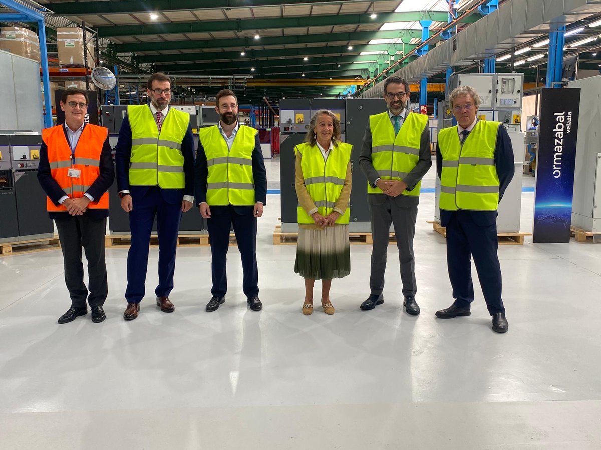 ⚙️La transición energética también es industria: miles de empleos de presente y de futuro en tecnología punta.

Hoy con <a href="/MGarmendia_B/">Marisol Garmendia</a> hemos visitado tres empresas en Euskadi que diseñan y fabrican equipos para redes eléctricas, renovables o recarga de vehículo eléctrico.