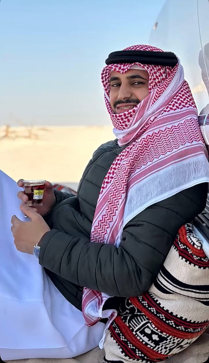 "أسجّ النظر عنك عساي أسلى،
 وتصادمني هواجيس فكري فيك"
 #علي_بن_هادي