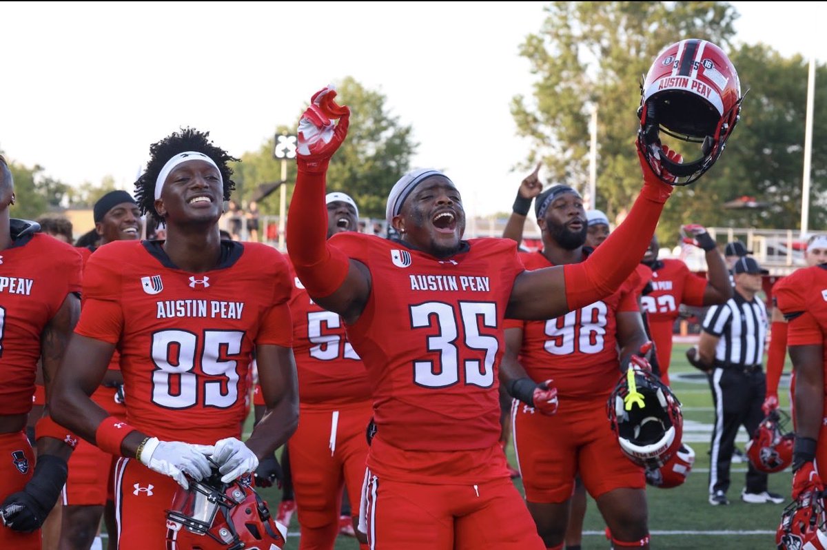 #AGTG Blessed to receive my first D1 offer from Austin Peay University!  #gogovs
 <a href="/Davis33Coach/">CoachRyanDavis33</a> <a href="/CoachBWill24/">Brandon Williams</a> <a href="/RustyMansell_/">Rusty Mansell</a> <a href="/samspiegs/">Sam Spiegelman</a> <a href="/GovsFB/">Austin Peay Football</a>